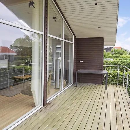 4 Værelses Dejlig Bolig I Feriehus